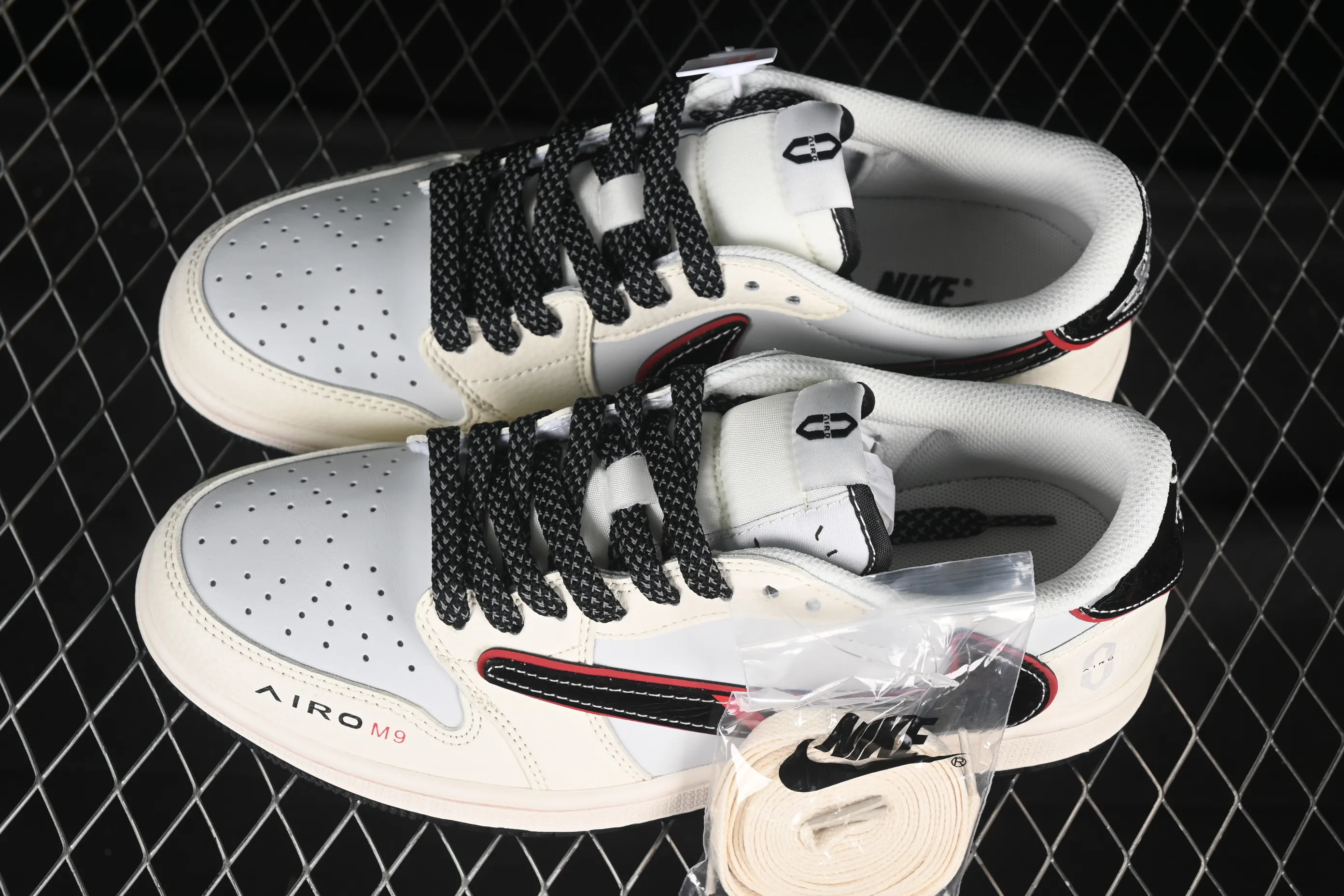 All categories Air Jordan Jordan series basketball shoes Air Jordan 1 Low high-end customized low-top sneakers Travis Scott x Fragment Design x Air Jordan 1 Low OG SP AJ1 asked the world to jointly brand gilt black low-top cultural casual sneakers FC1688-238